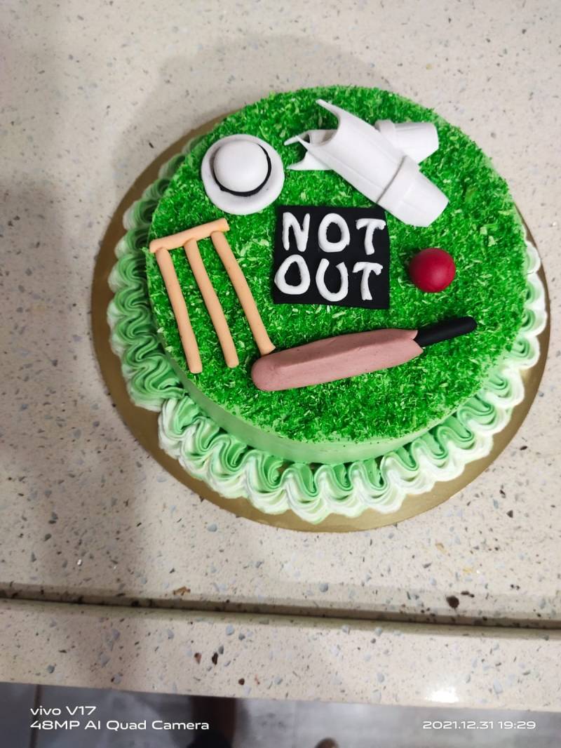 Simple Cricket Theme Cake